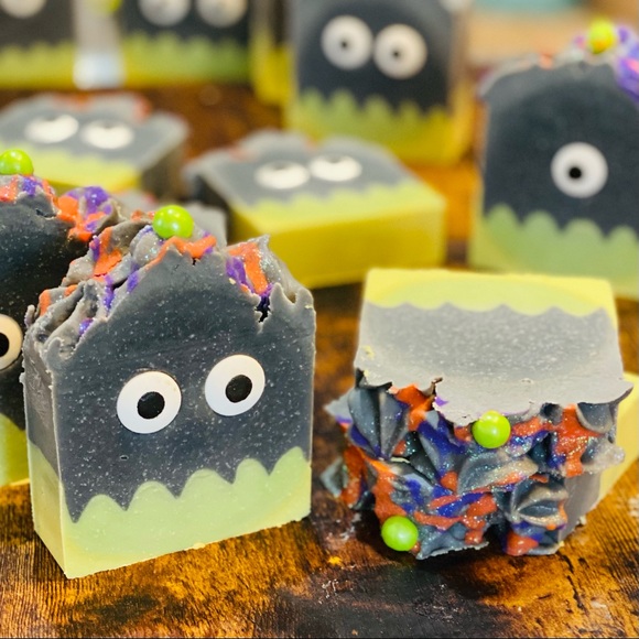 Cocoa Mint MonsterEO Goat Milk & Cream Lather - Picture 2 of 6